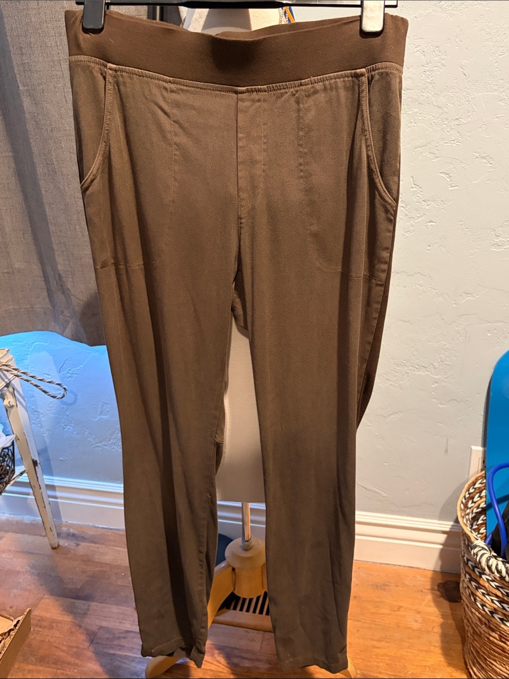 XCVI NWOT Brown Olive Pull-On Elastic Waist Pants